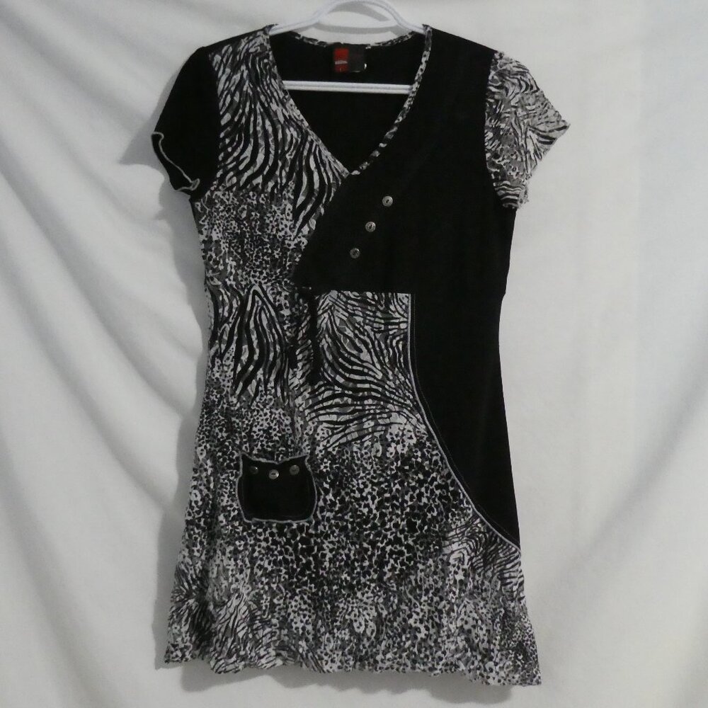 VIN ROUGE | medium | Fabulous Short Sleeve Dress | Made In Canada | Like New